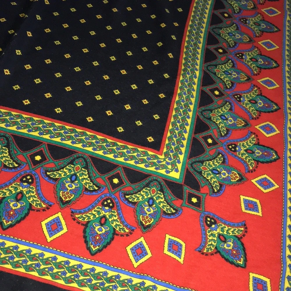 Black‎ & Red Paisley Border Square Scarf
